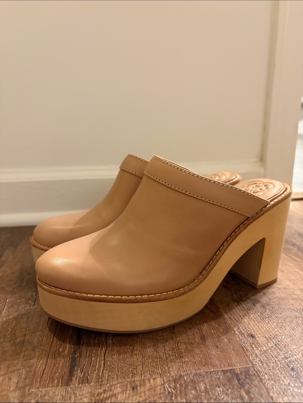 Antonio Melani Clogs, 8.5